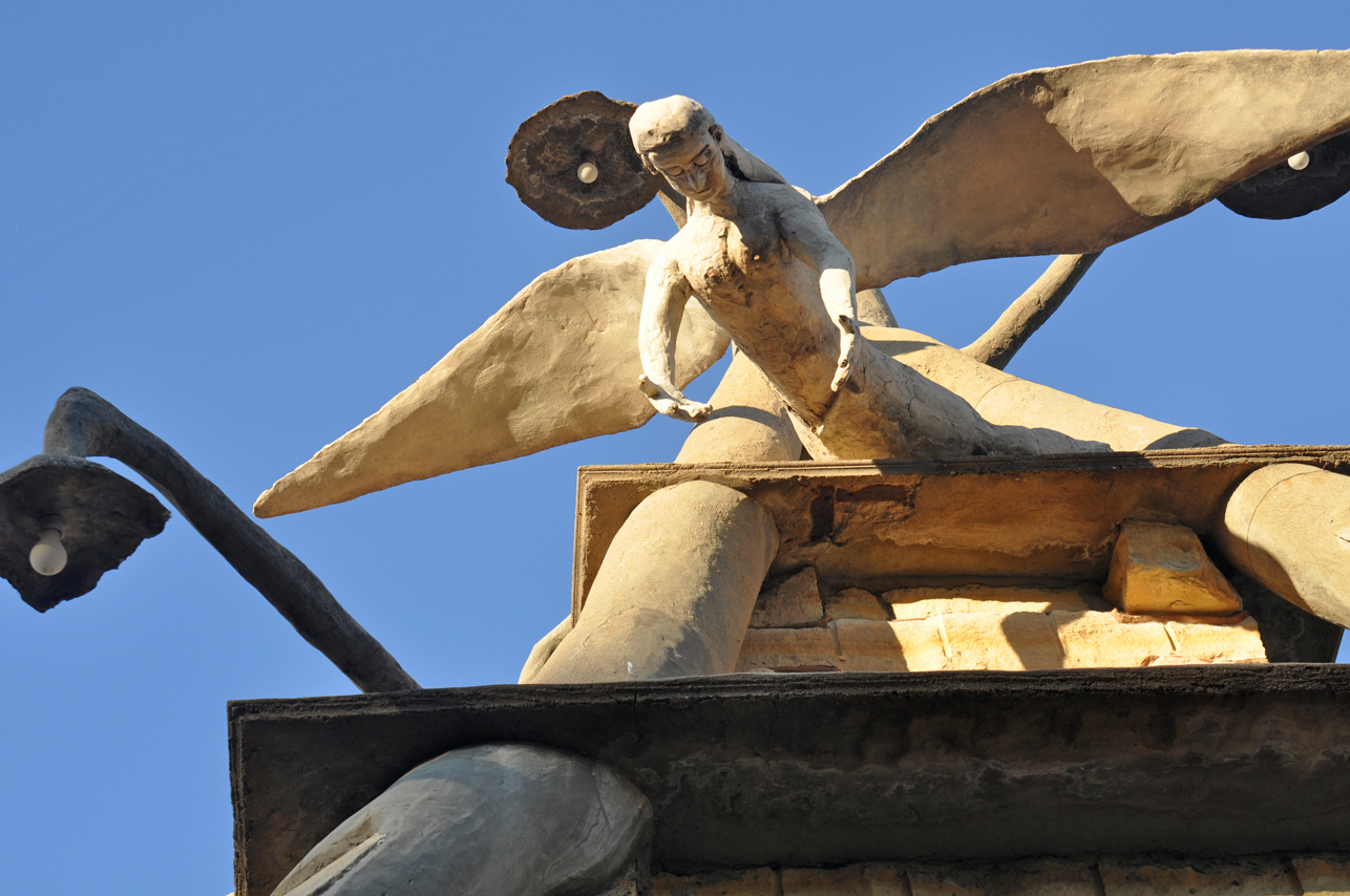 Avenging (?) angel over mausoleum, where Dinsmoor and his wife are buried/displayed.